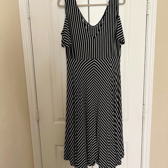 Cold Shoulder Black and White Striped Dress - Picture 2 of 5